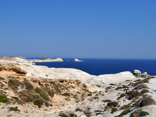 Aspects de Milos, l'île volcanique des Cyclades où fut retrouvée la Vénus de Milo. Septembre 2011.