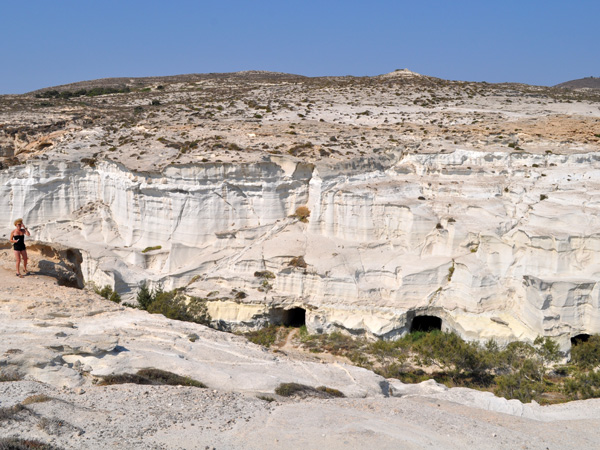 Aspects de Milos, l'île volcanique des Cyclades où fut retrouvée la Vénus de Milo. Septembre 2011.