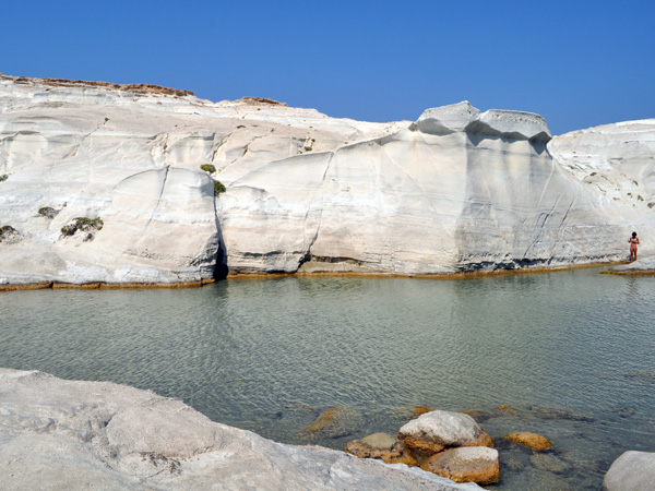 Aspects de Milos, l'île volcanique des Cyclades où fut retrouvée la Vénus de Milo. Septembre 2011.