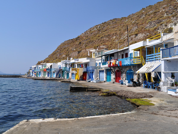 Aspects de Milos, l'île volcanique des Cyclades où fut retrouvée la Vénus de Milo. Septembre 2011.