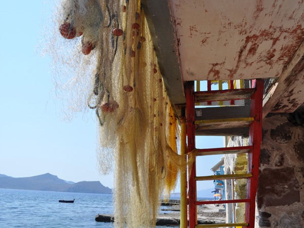 Aspects de Milos, l'île volcanique des Cyclades où fut retrouvée la Vénus de Milo. Septembre 2011.