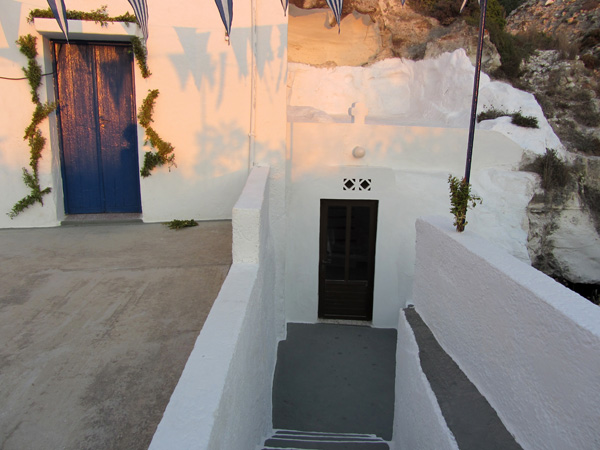 Aspects de Milos, l'île volcanique des Cyclades où fut retrouvée la Vénus de Milo. Septembre 2011.