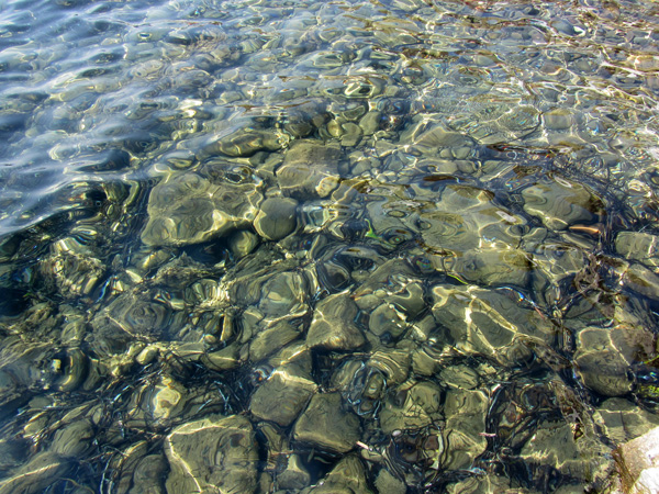 Aspects de Milos, l'île volcanique des Cyclades où fut retrouvée la Vénus de Milo. Septembre 2011.