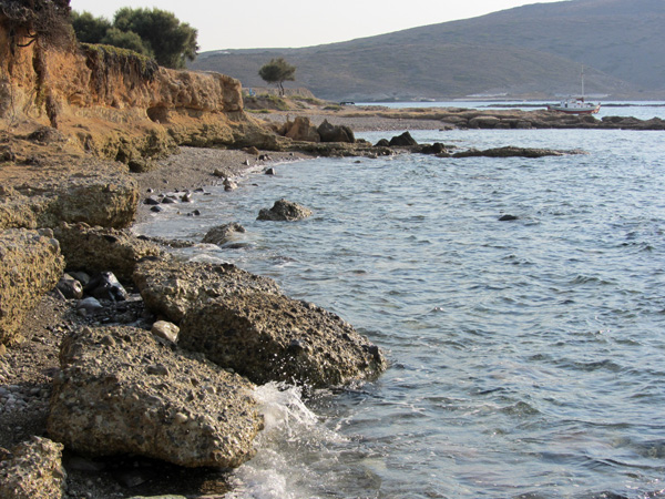 Aspects de Milos, l'île volcanique des Cyclades où fut retrouvée la Vénus de Milo. Septembre 2011.