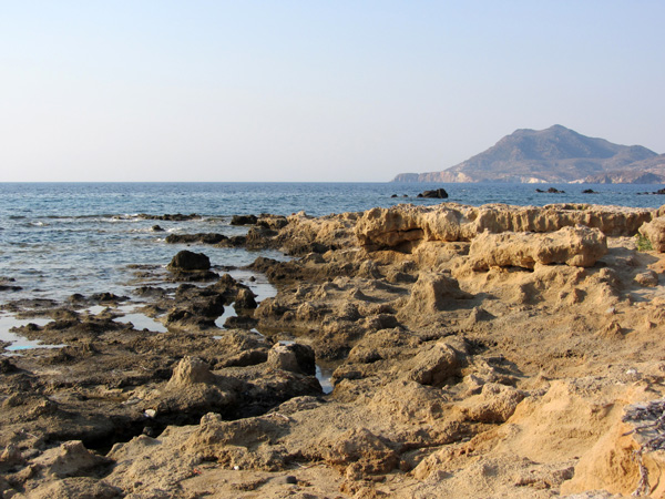 Aspects de Milos, l'île volcanique des Cyclades où fut retrouvée la Vénus de Milo. Septembre 2011.