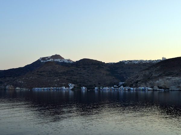 Aspects de Milos, l'île volcanique des Cyclades où fut retrouvée la Vénus de Milo. Septembre 2011.