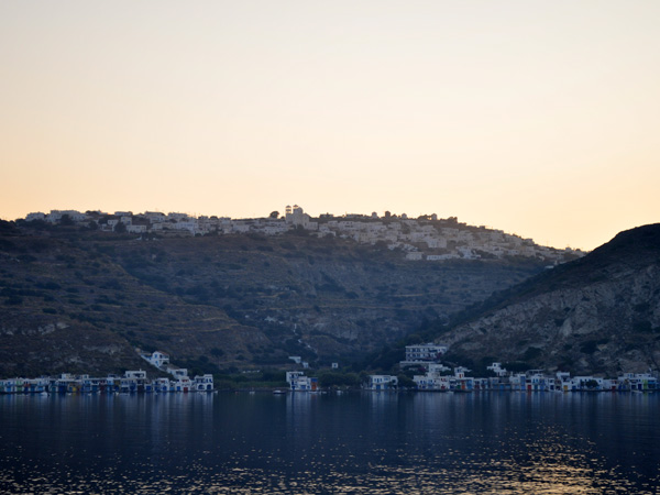 Aspects de Milos, l'île volcanique des Cyclades où fut retrouvée la Vénus de Milo. Septembre 2011.