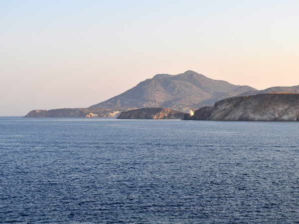 Aspects de Milos, l'île volcanique des Cyclades où fut retrouvée la Vénus de Milo. Septembre 2011.