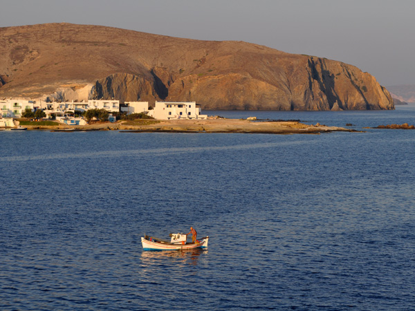 Aspects de Milos, l'île volcanique des Cyclades où fut retrouvée la Vénus de Milo. Septembre 2011.