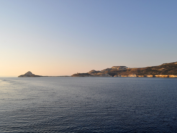 Aspects de Milos, l'île volcanique des Cyclades où fut retrouvée la Vénus de Milo. Septembre 2011.