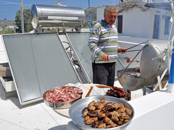 Parikia, Paros, Cyclades, avril 2012. Fête de Pâques à l'Hôtel Eleftheria.