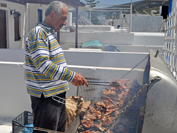 Parikia, Paros, Cyclades, avril 2012. Fête de Pâques à l'Hôtel Eleftheria.