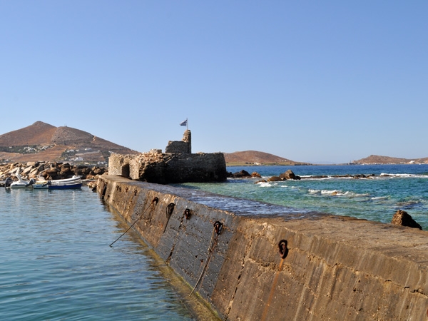 Aspects de Paros, Cyclades: Naoussa, septembre 2011.