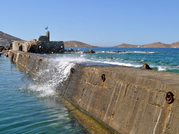 Aspects de Paros, Cyclades: Naoussa, septembre 2011.