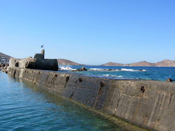 Aspects de Paros, Cyclades: Naoussa, septembre 2011.