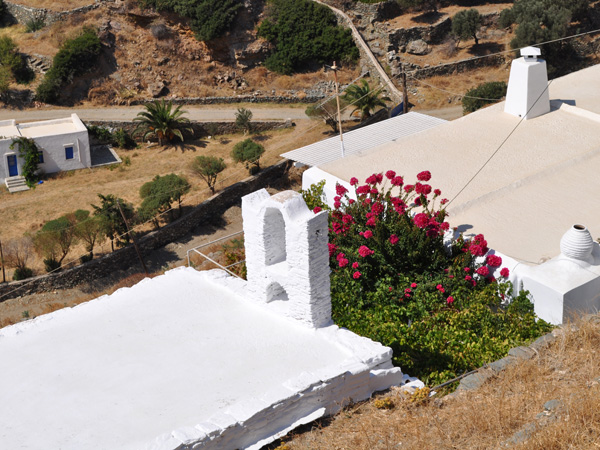 Aspects de Sifnos, une île peu connue des Cyclades, dont la gastronomie est très réputée. Septembre 2011.