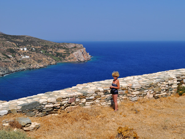 Aspects de Sifnos, une île peu connue des Cyclades, dont la gastronomie est très réputée. Septembre 2011.