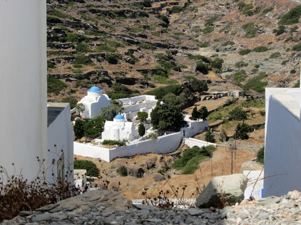 Aspects de Sifnos, une île peu connue des Cyclades, dont la gastronomie est très réputée. Septembre 2011.