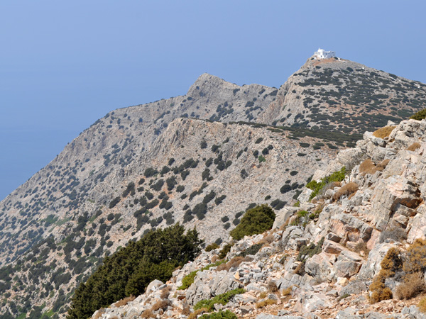 Aspects de Sifnos, une île peu connue des Cyclades, dont la gastronomie est très réputée. Septembre 2011.