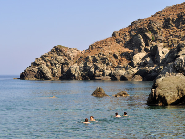 Aspects de Sifnos, une île peu connue des Cyclades, dont la gastronomie est très réputée. Septembre 2011.