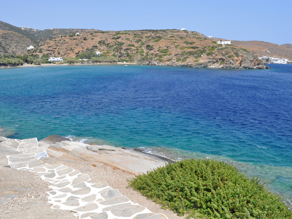 Aspects de Sifnos, une île peu connue des Cyclades, dont la gastronomie est très réputée. Septembre 2011.