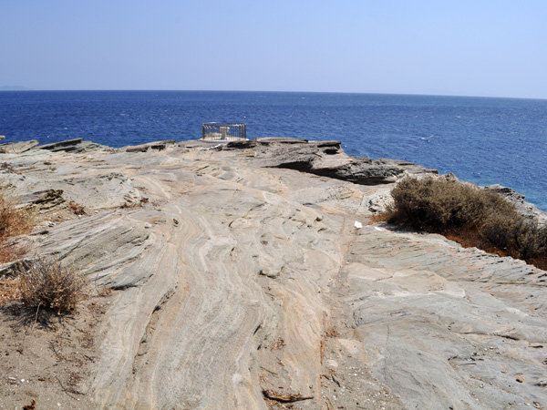 Aspects de Sifnos, une île peu connue des Cyclades, dont la gastronomie est très réputée. Septembre 2011.