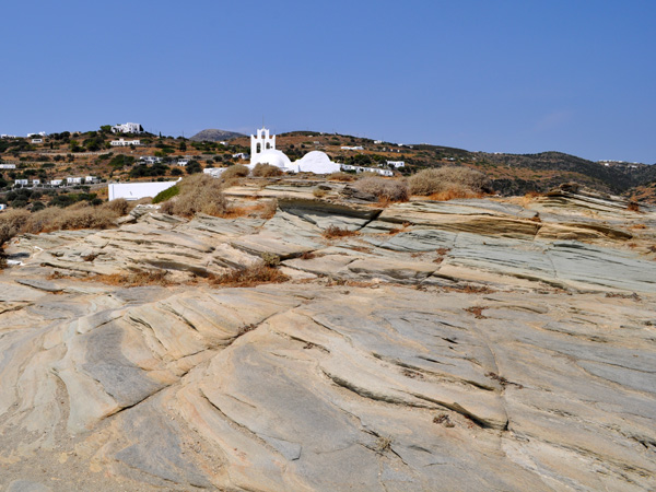 Aspects de Sifnos, une île peu connue des Cyclades, dont la gastronomie est très réputée. Septembre 2011.