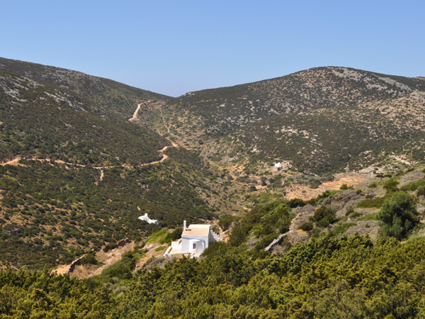 Aspects de Sifnos, une île peu connue des Cyclades, dont la gastronomie est très réputée. Septembre 2011.