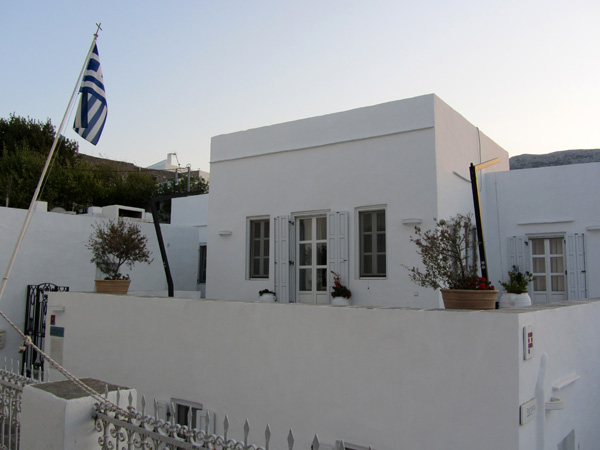 Aspects de Sifnos, une île peu connue des Cyclades, dont la gastronomie est très réputée. Septembre 2011.