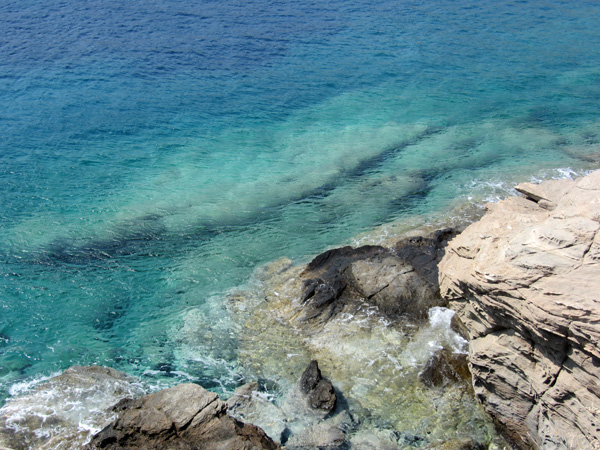 Aspects de Sifnos, une île peu connue des Cyclades, dont la gastronomie est très réputée. Septembre 2011.