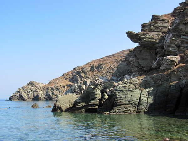 Aspects de Sifnos, une île peu connue des Cyclades, dont la gastronomie est très réputée. Septembre 2011.