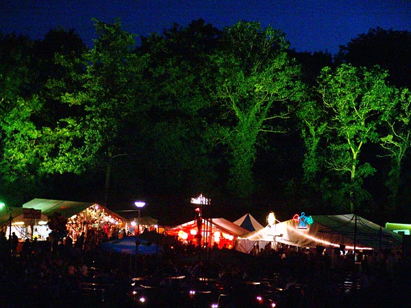 Ambiances du Paléo Festival 2005, mardi 19 juillet 2005.