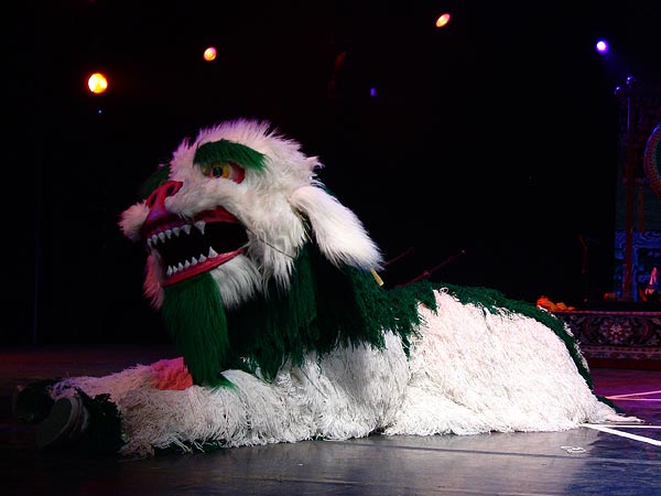 Paléo Festival 2005: Tbt'Cham, les moines Bönpös du Tibet, dimanche 24 juillet, Dôme.