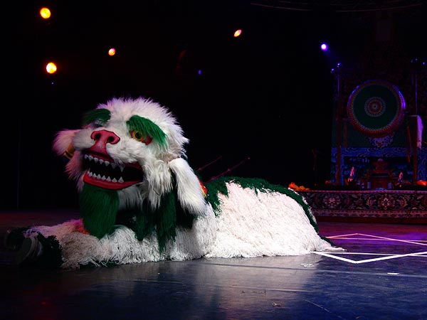 Paléo Festival 2005: Tbt'Cham, les moines Bönpös du Tibet, dimanche 24 juillet, Dôme.