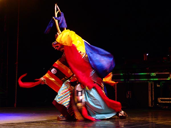 Paléo Festival 2005: Tbt'Cham, les moines Bönpös du Tibet, dimanche 24 juillet, Dôme.