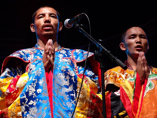 Paléo Festival 2005: Tbt'Cham, les moines Bönpös du Tibet, dimanche 24 juillet, Dôme.