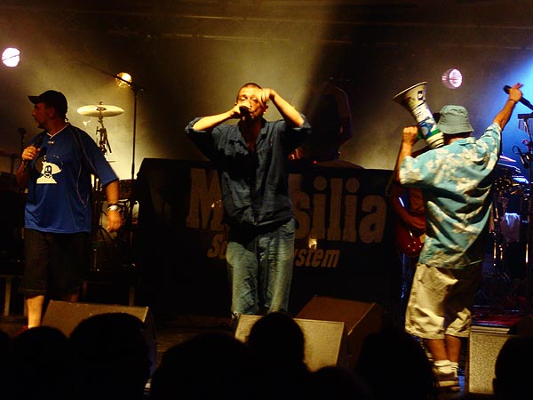 Massilia Sound System, «La Comedia Provençala« au World Music Festival d'Oron, samedi 30 juillet 2005.