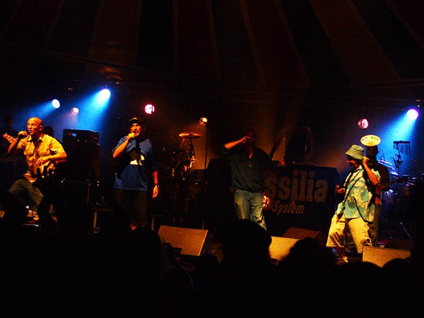 Massilia Sound System, «La Comedia Provençala« au World Music Festival d'Oron, samedi 30 juillet 2005.