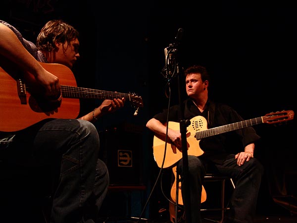 Fin du concert de Sylvain Luc, duo avec Nicola Oliva (1er prix), Nuits de la Guitare, Chorus Lausanne, vendredi 4 novembre 2005.