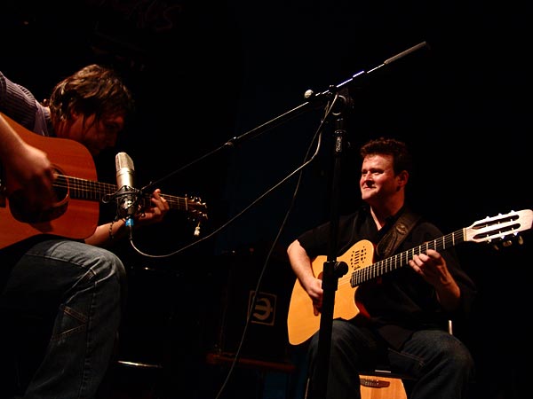 Fin du concert de Sylvain Luc, duo avec Nicola Oliva (1er prix), Nuits de la Guitare, Chorus Lausanne, vendredi 4 novembre 2005.