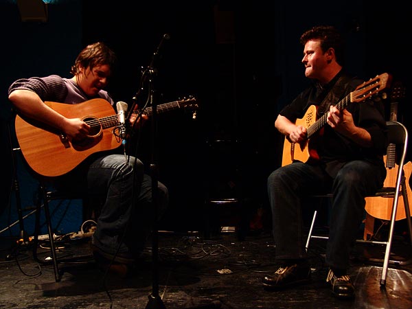 Fin du concert de Sylvain Luc, duo avec Nicola Oliva (1er prix), Nuits de la Guitare, Chorus Lausanne, vendredi 4 novembre 2005.