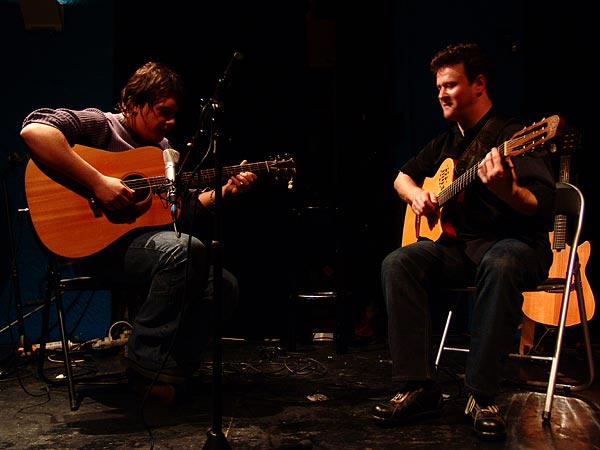 Fin du concert de Sylvain Luc, duo avec Nicola Oliva (1er prix), Nuits de la Guitare, Chorus Lausanne, vendredi 4 novembre 2005.