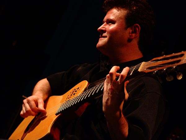 Fin du concert de Sylvain Luc, duo avec Nicola Oliva (1er prix), Nuits de la Guitare, Chorus Lausanne, vendredi 4 novembre 2005.