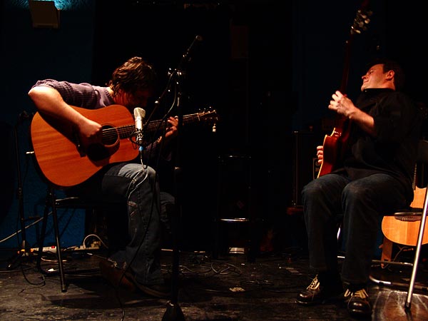 Fin du concert de Sylvain Luc, duo avec Nicola Oliva (1er prix), Nuits de la Guitare, Chorus Lausanne, vendredi 4 novembre 2005.