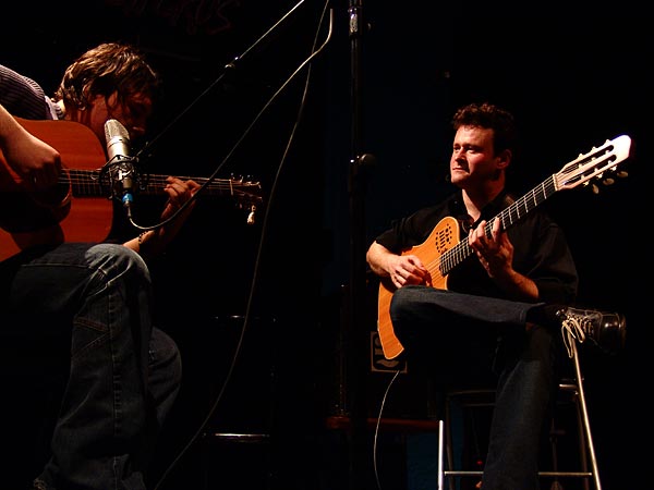 Fin du concert de Sylvain Luc, duo avec Nicola Oliva (1er prix), Nuits de la Guitare, Chorus Lausanne, vendredi 4 novembre 2005.