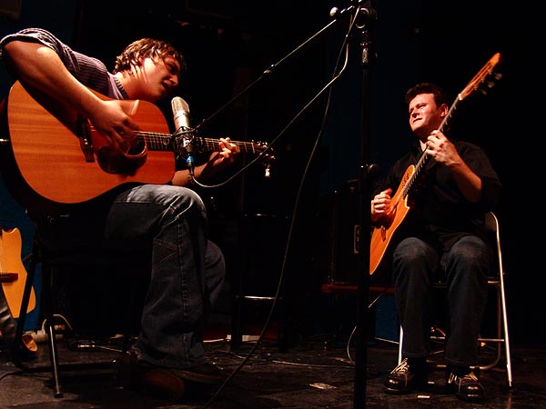 Fin du concert de Sylvain Luc, duo avec Nicola Oliva (1er prix), Nuits de la Guitare, Chorus Lausanne, vendredi 4 novembre 2005.