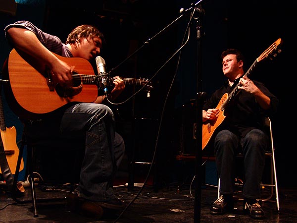 Fin du concert de Sylvain Luc, duo avec Nicola Oliva (1er prix), Nuits de la Guitare, Chorus Lausanne, vendredi 4 novembre 2005.