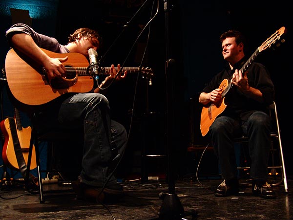 Fin du concert de Sylvain Luc, duo avec Nicola Oliva (1er prix), Nuits de la Guitare, Chorus Lausanne, vendredi 4 novembre 2005.