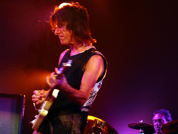 Blue Balls Festival 2006, Lucerne: Jeff Beck, Luzernersaal KKL, mercredi 26 juillet 2006. Jeff Beck (guitar), Randy Hope-Taylor (bass), Jason Rebello (keyboards), Vinnie Colaiuta (drums).