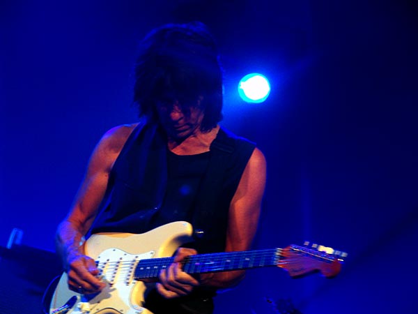 Blue Balls Festival 2006, Lucerne: Jeff Beck, Luzernersaal KKL, mercredi 26 juillet 2006. Jeff Beck (guitar), Randy Hope-Taylor (bass), Jason Rebello (keyboards), Vinnie Colaiuta (drums).